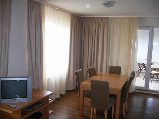 Bansko_3_bedroom_apartment_dining_room.JPG